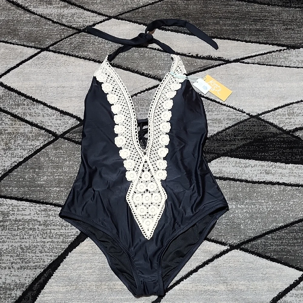 KONA SOL BLACK & CREAM CROCHET PLUNGE ONE-PIECE HALTER SWIMSUIT MEDIUM